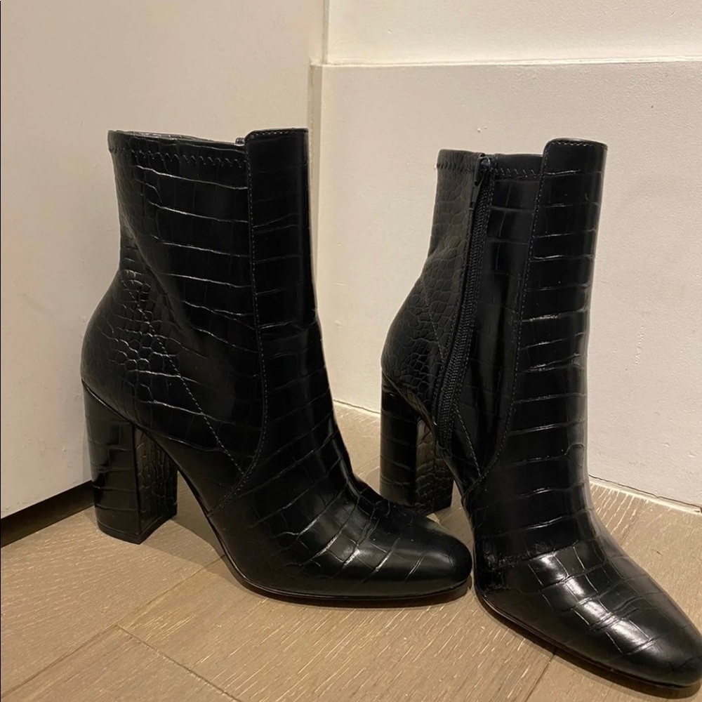 Aldo black ankle snakeskin